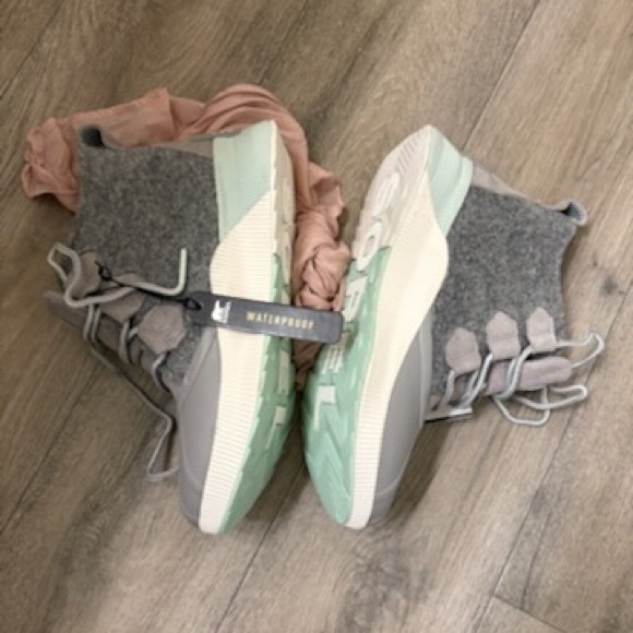 Sorel Pink and Gray High-Top Boots - Picture 9 of 10